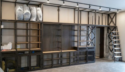 Большой стеллаж лофт для хранения из металла и дерева